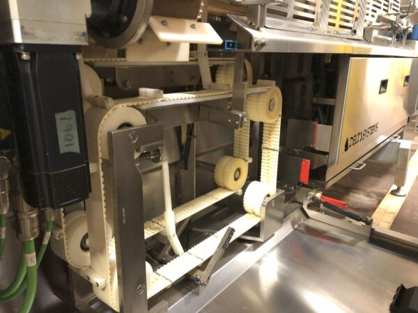 Ilapack Delta Eagle Horizontal Flow Wrapper with Product Stacker - Image 20